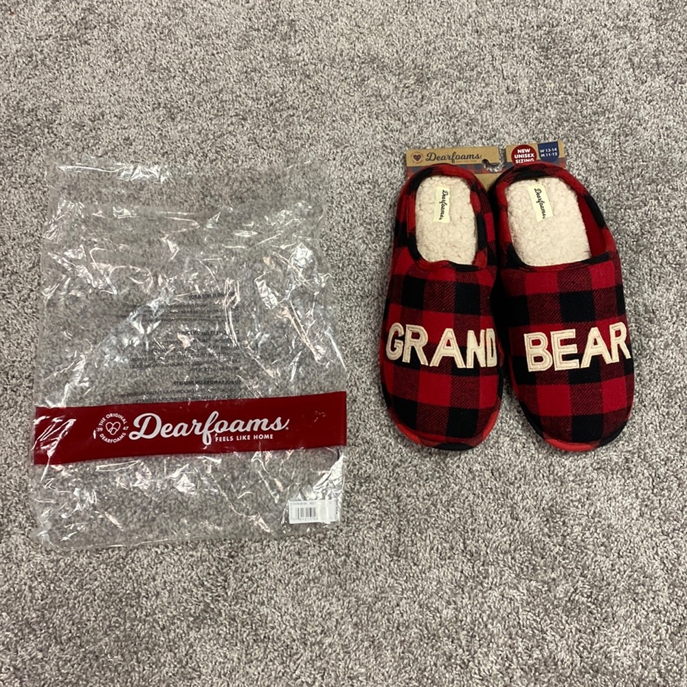 Dearfoams Grand Bear slippers. Women’s size 13-14 or Mens size 11-12